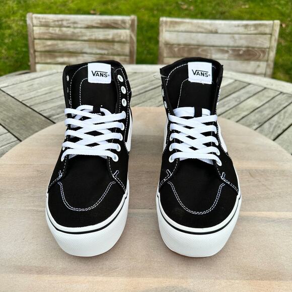 Vans Tapere High Top Black Canvas Sneakers Womens 9.5 New - Picture 2 of 12